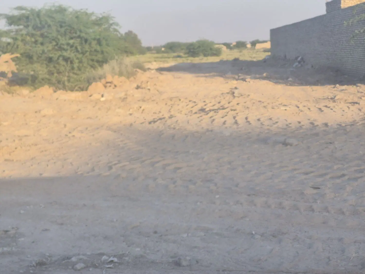 زمین سر جاده اصلی