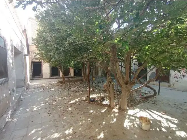 خانه بزرگ با زیر زمین جهت انبار خیابان امام