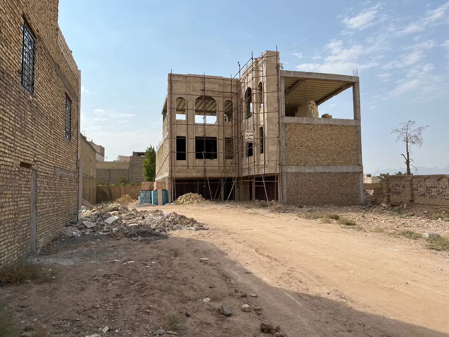 زمین ۲۴۰ متری