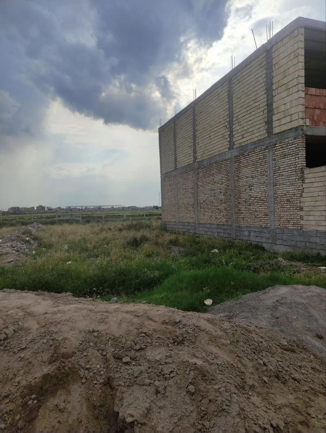 زمین مسگونی شهید مطهری کوچه 18