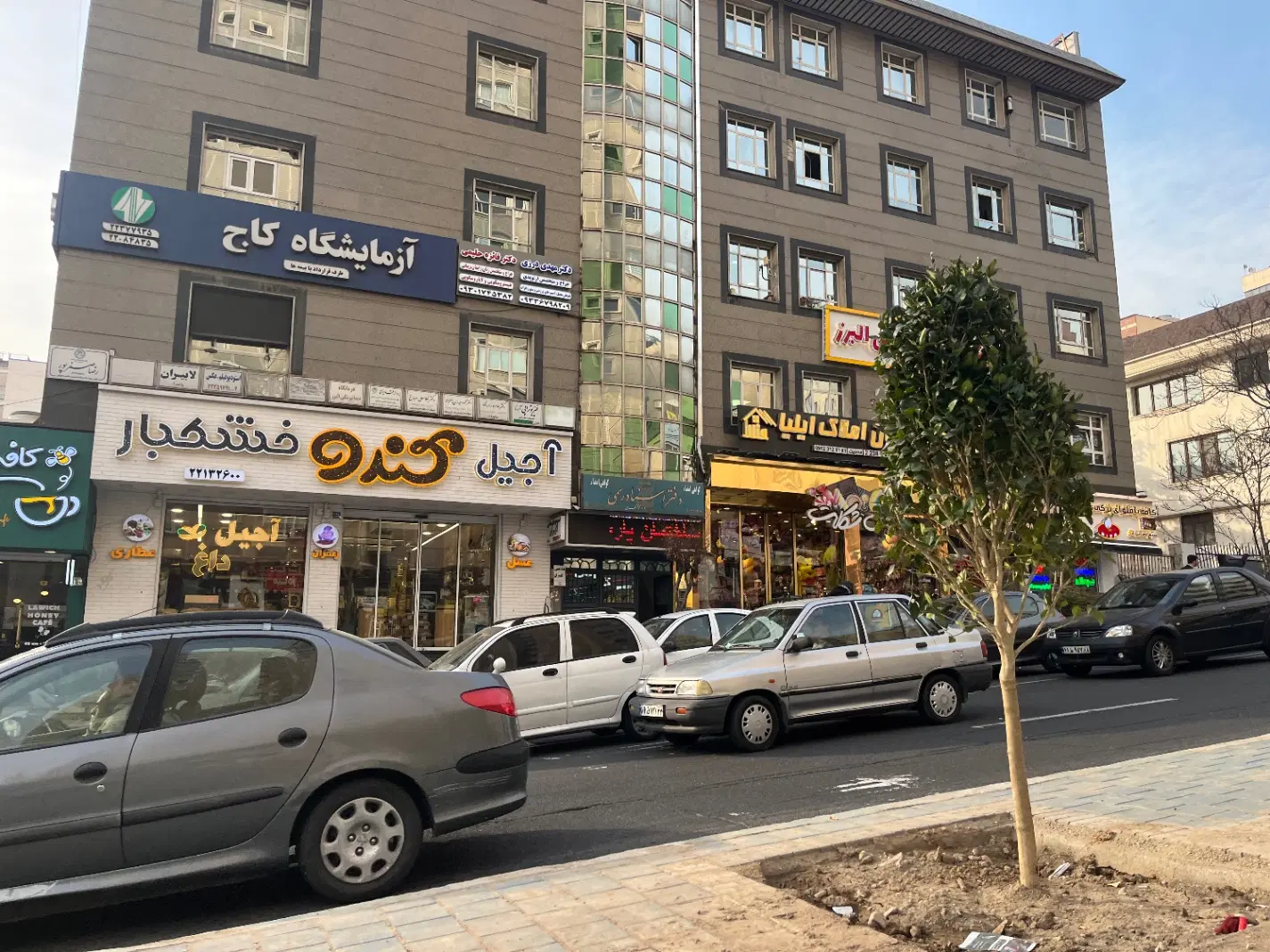 64 متری سعادت اباد بالای میدان کاج موقعیت اداری