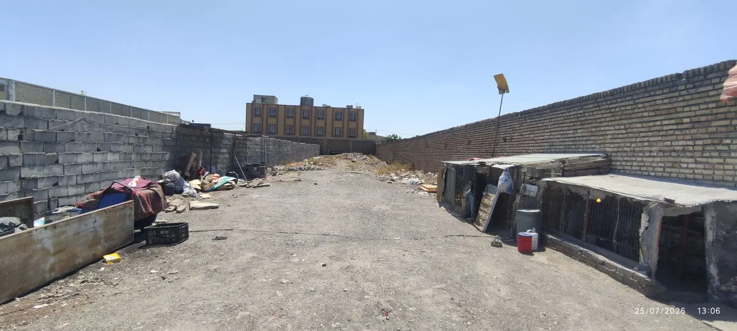 انبار دور دیوار بدون سقف  حدودا 600متر