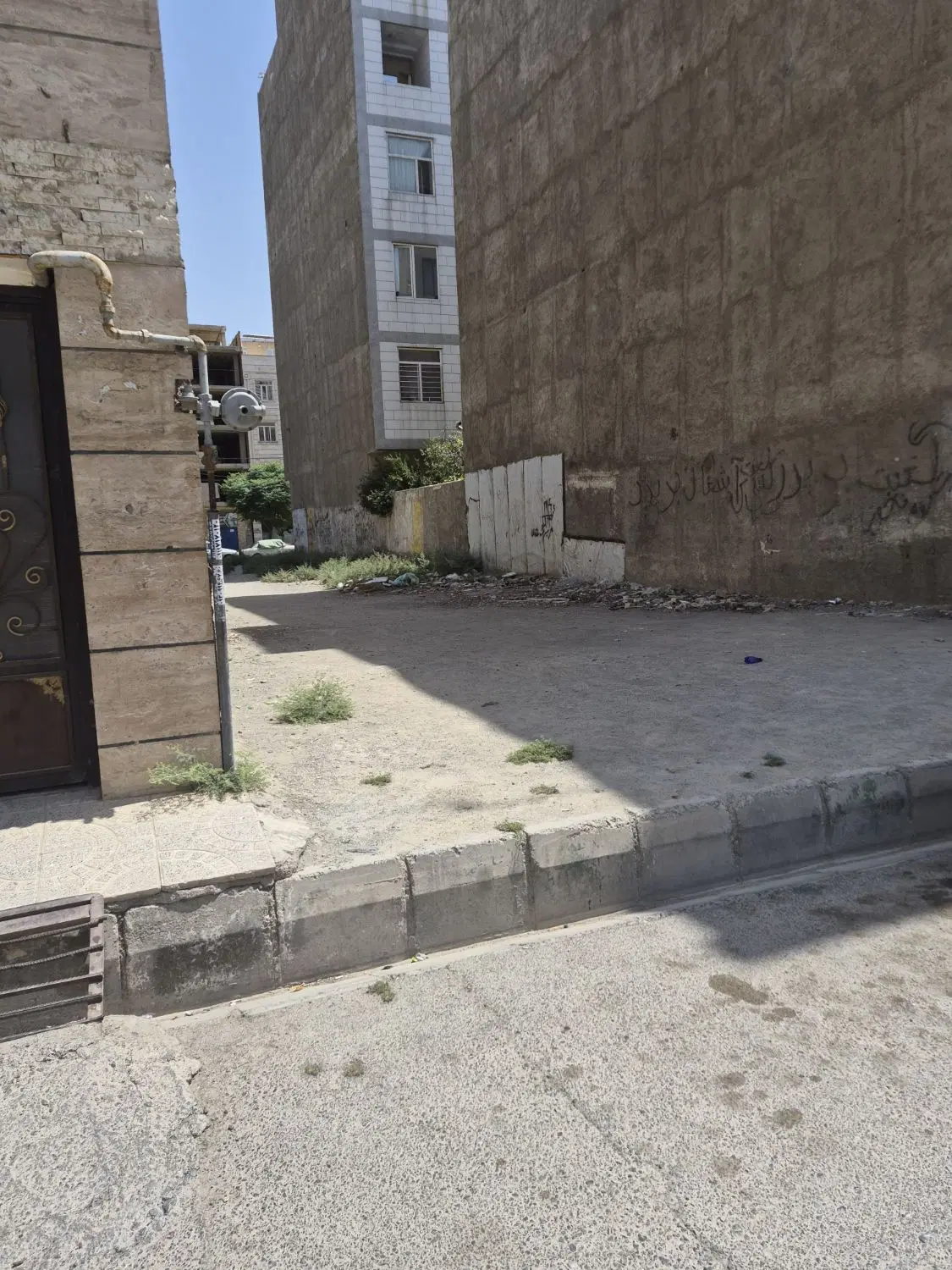 زمین ۱۶۰ متری رجایی