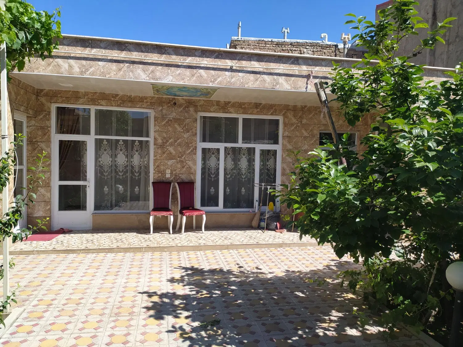 فروش حیاط