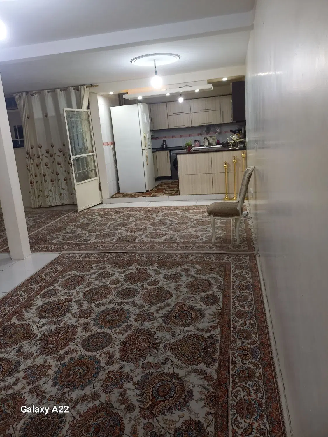 واحد فروشی در خیابان استخر