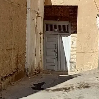 زمین کلنگی۳۳۹متر_۳رو پیلوت_دارای پروانه ساخت