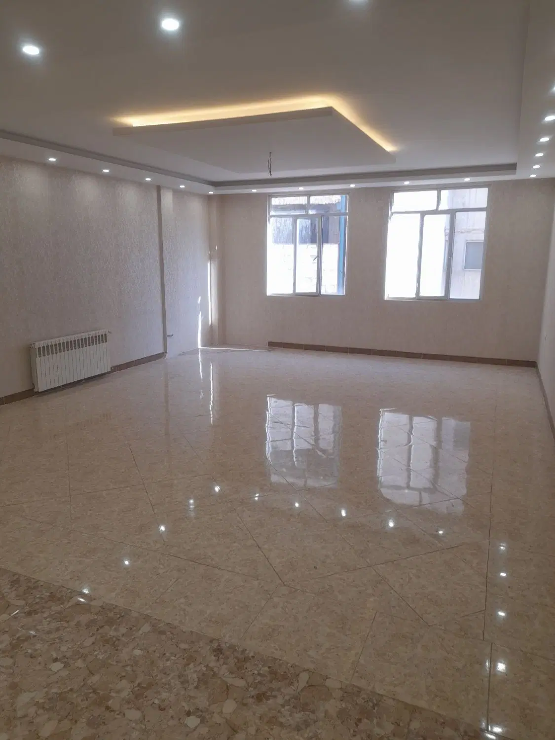 اپارتمان ۸۳متری با ۱۶متر مغازه اقبال زیر پیروزی
