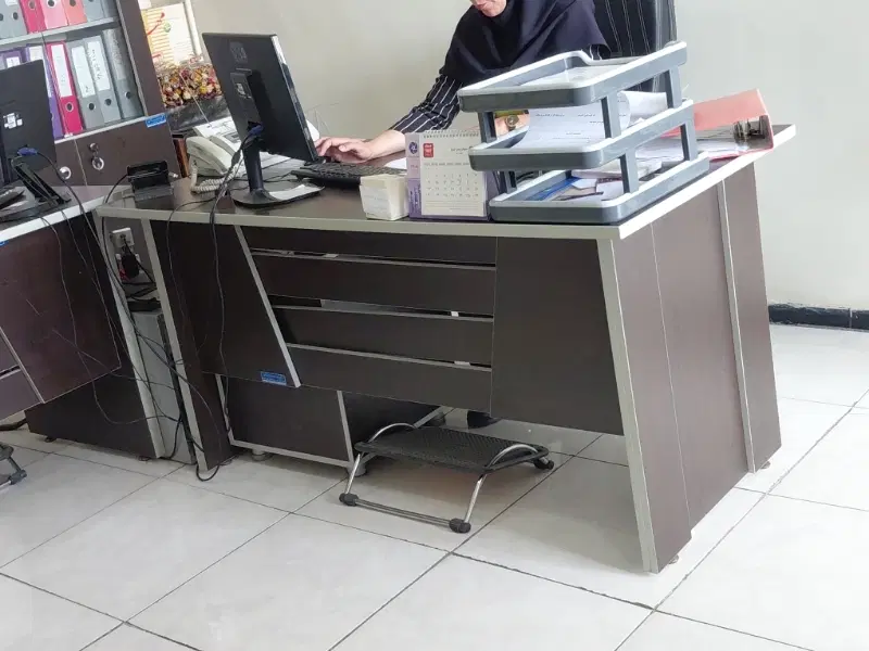 اجاره دفتر کار بعد از ظهرا و یک میز اداری برای صبح