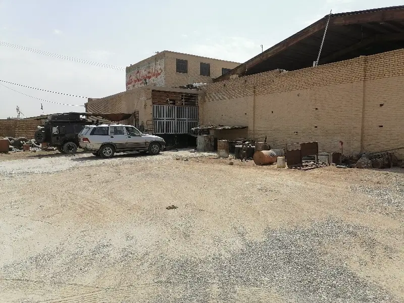 گاراژ پایانه بار بر خیابان اصلی