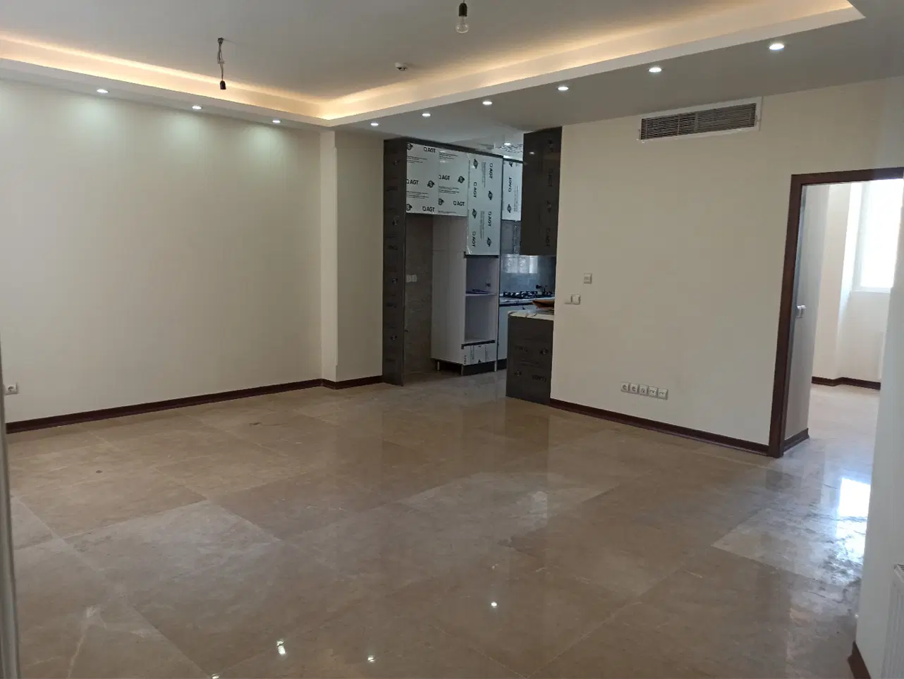 ۸۱ متر_ تاپ لوکیشن تهران ویلا_ سه ساله