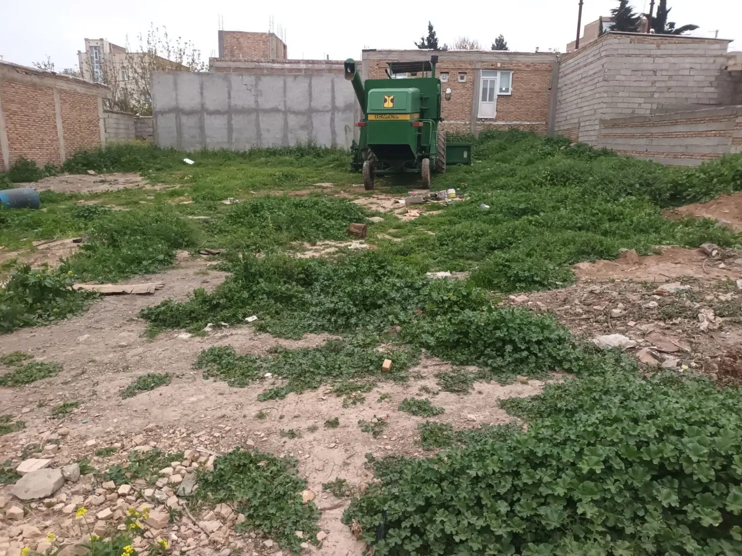 زمین ۳۰۰ متری