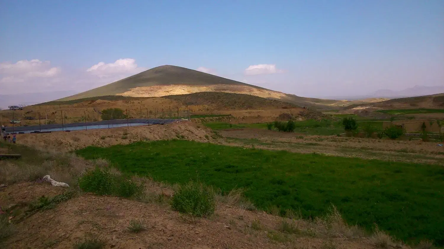 استخر و زمین کشاورزی