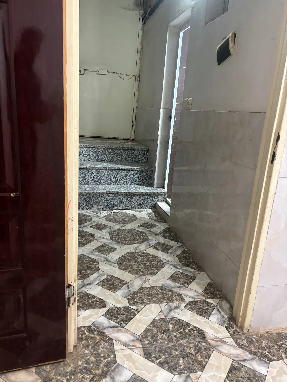 واحد همکف ۹۰متری سیرجان
