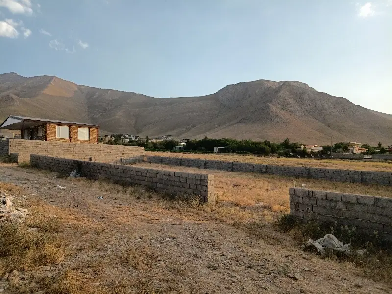 ۷۵۰ متر زمین دیوارکشی شده در خانه میران