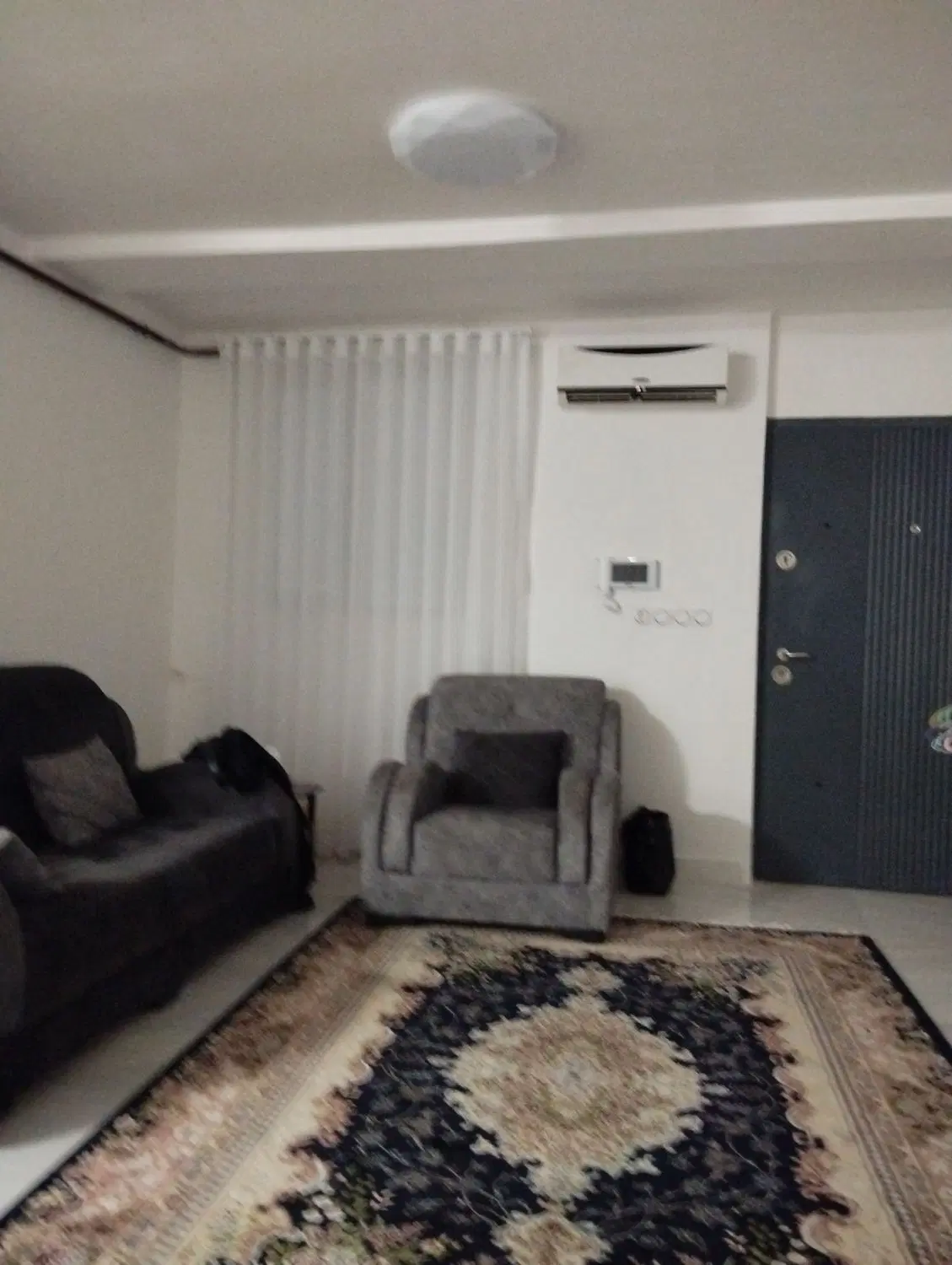 سه واحد مسکونی به همراه دو باب مغازه
