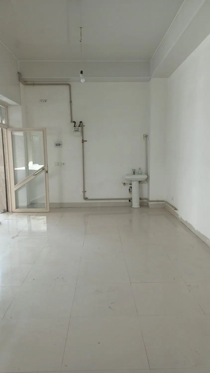 یک باب مغازه دو درب
