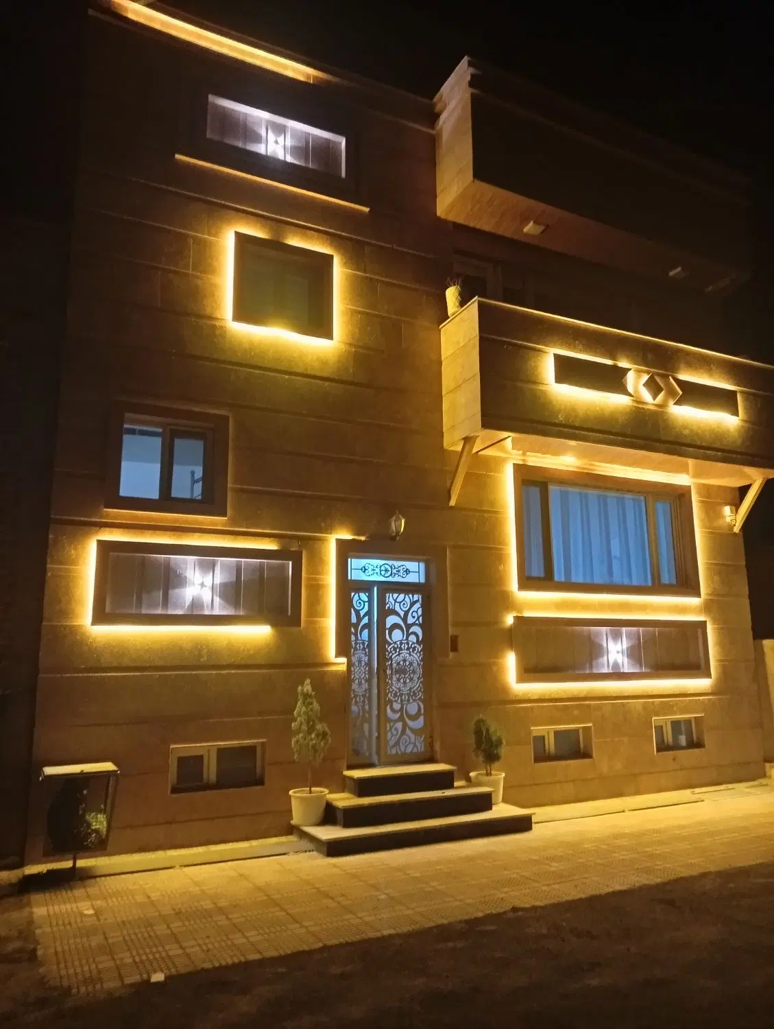 فروش ساختمان سه طبقه