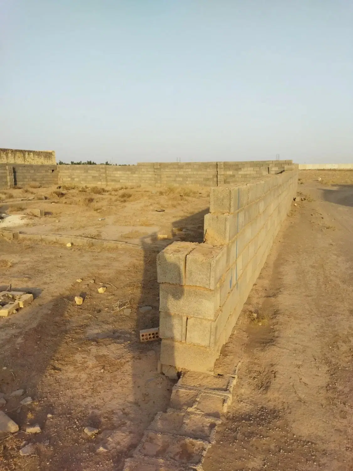 زمین فروشی