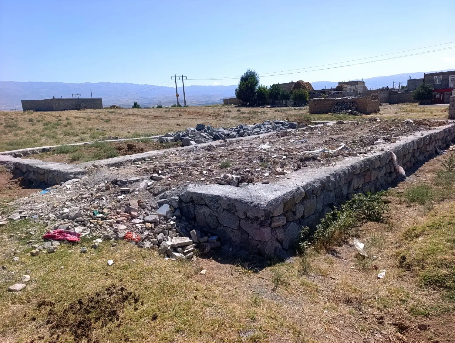 ۹۵ متر زمین در شلبران