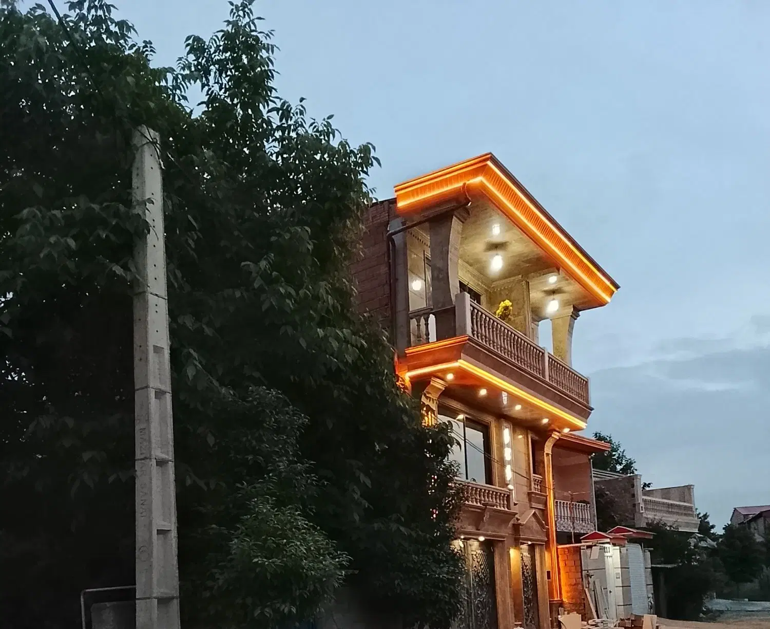 ساختمان 2واحدی شیک و نوساز پل هوایی