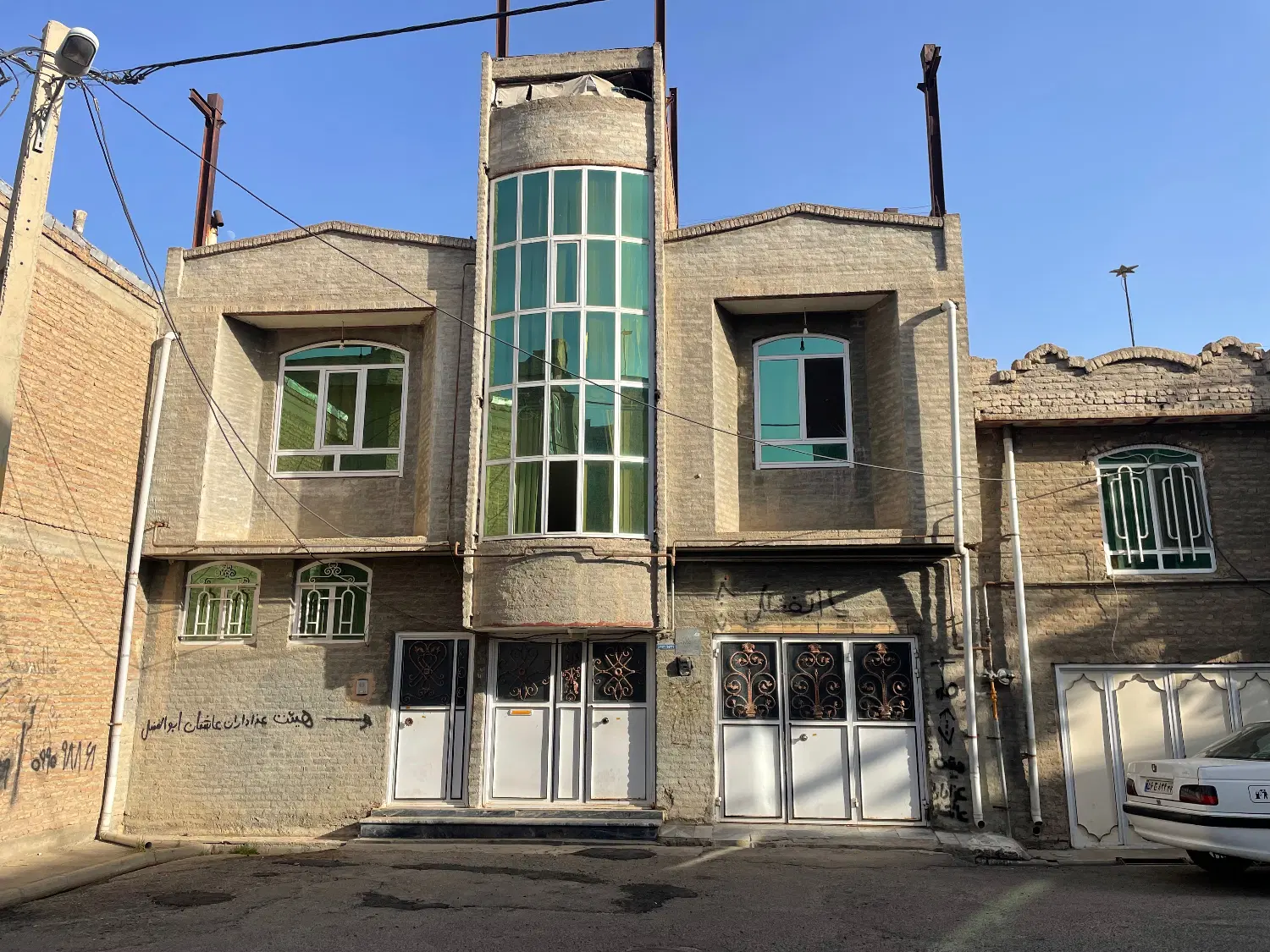 ساختمان دو طبقه