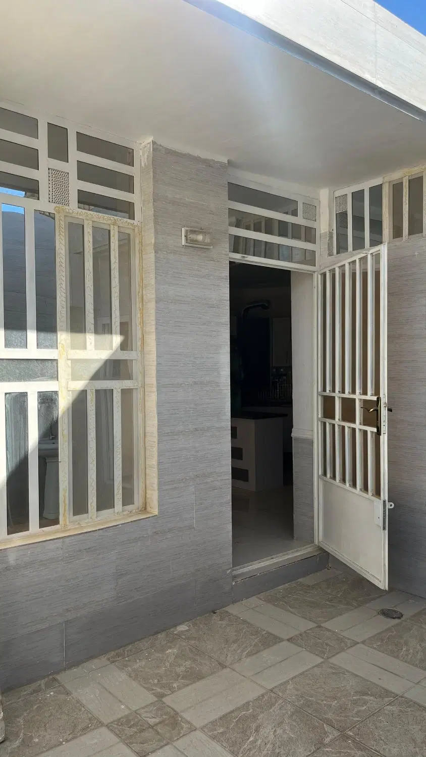 فروشی ماه فیروزان 70 متری یکخواب