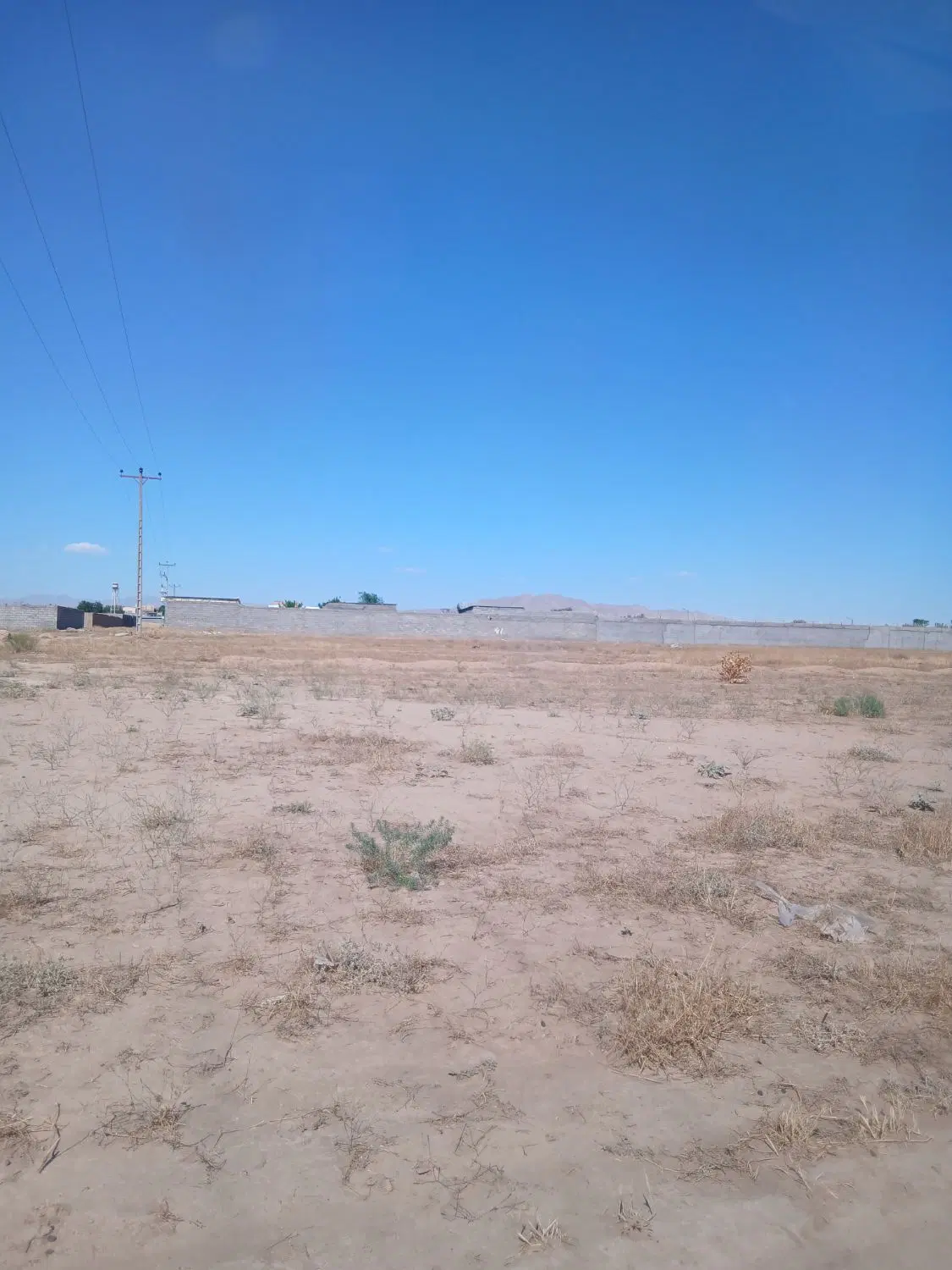 زمین داخل روستای بهار