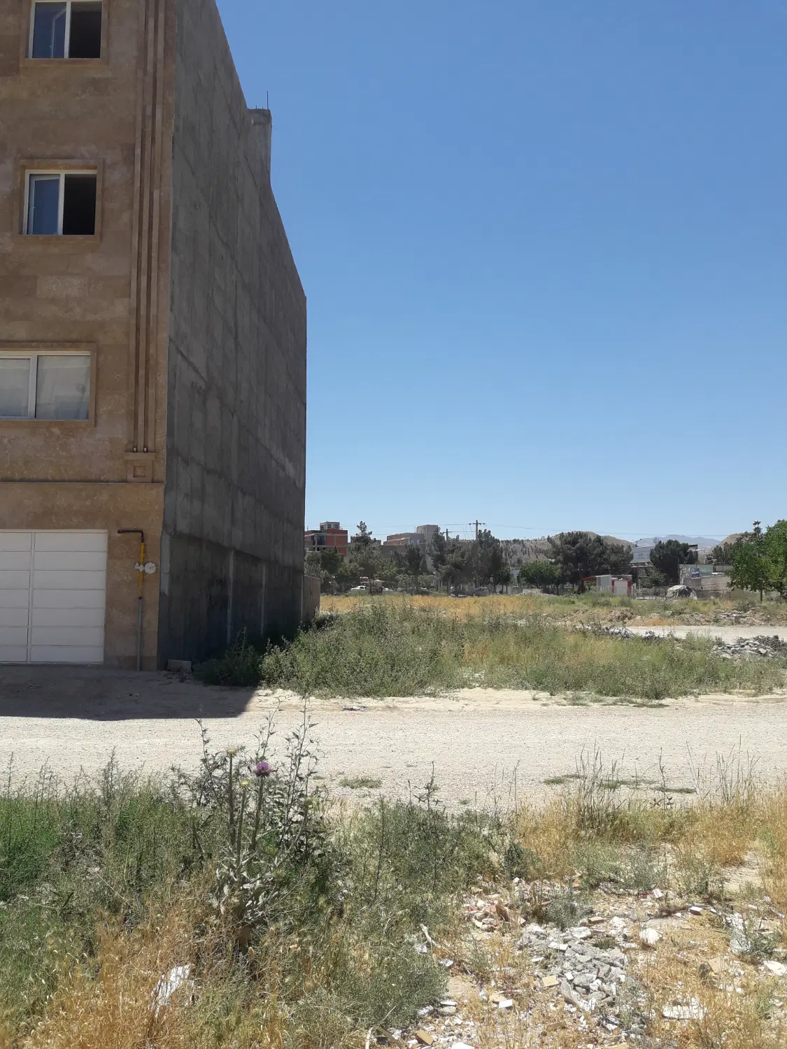 زمین تجاری و مسکونی
