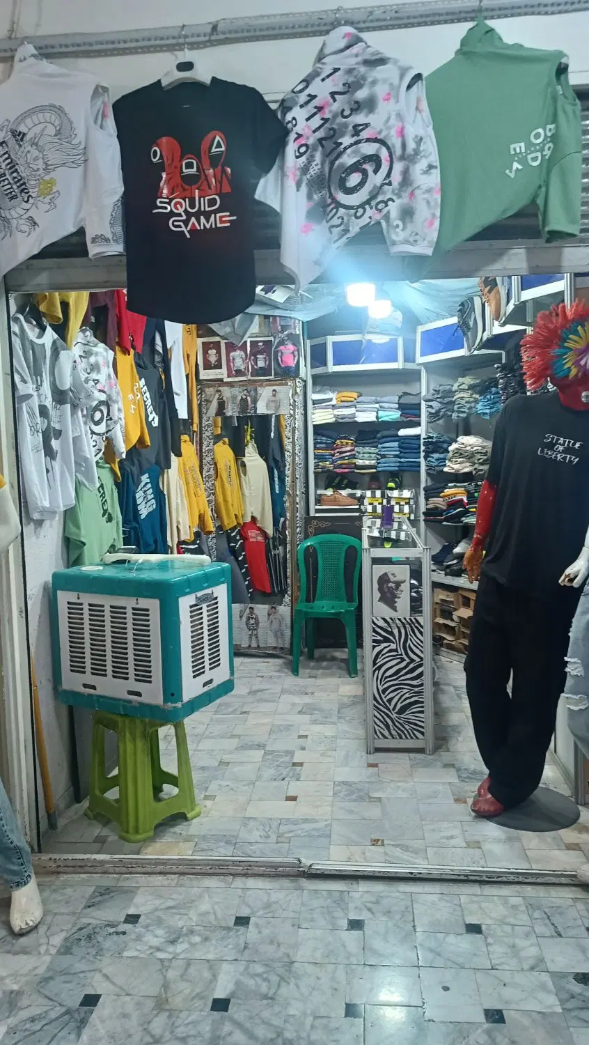 سه باب مغازه 10متری جداگانه همکف و زیر همکف