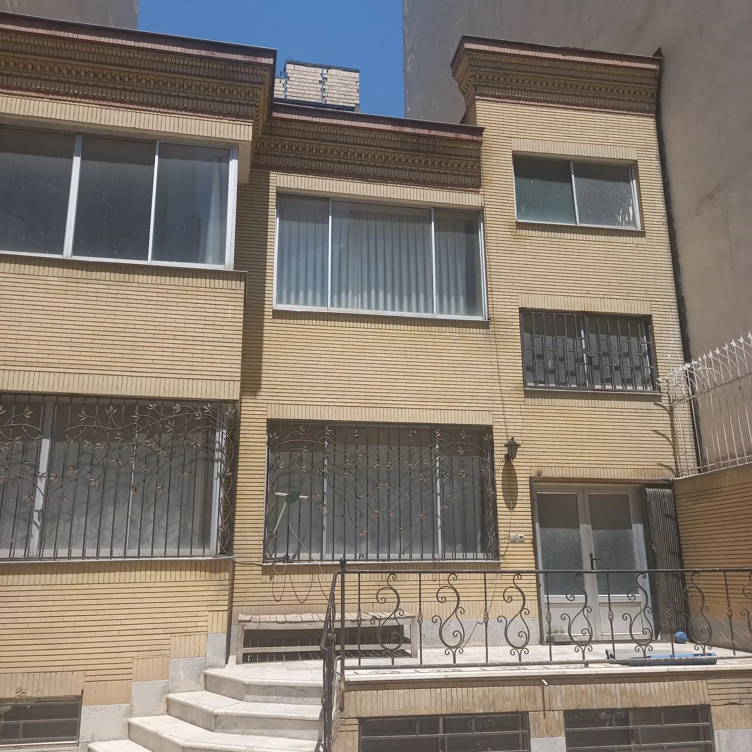 اجاره۳۳۰متری ویلای۲طبقه*مناسب انبار*مسکن کاشانه