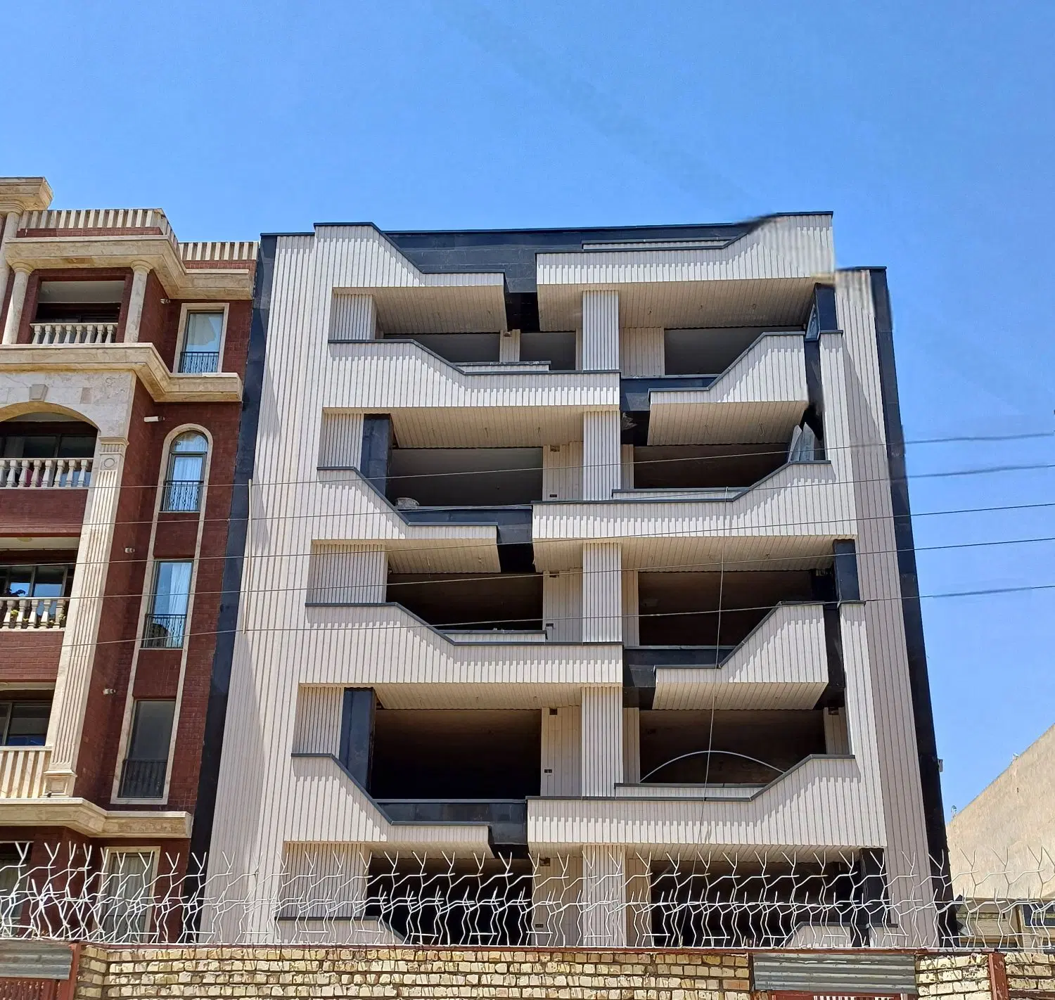 فروش آپارتمان کلید نخورده 160 متری در رباط سوم