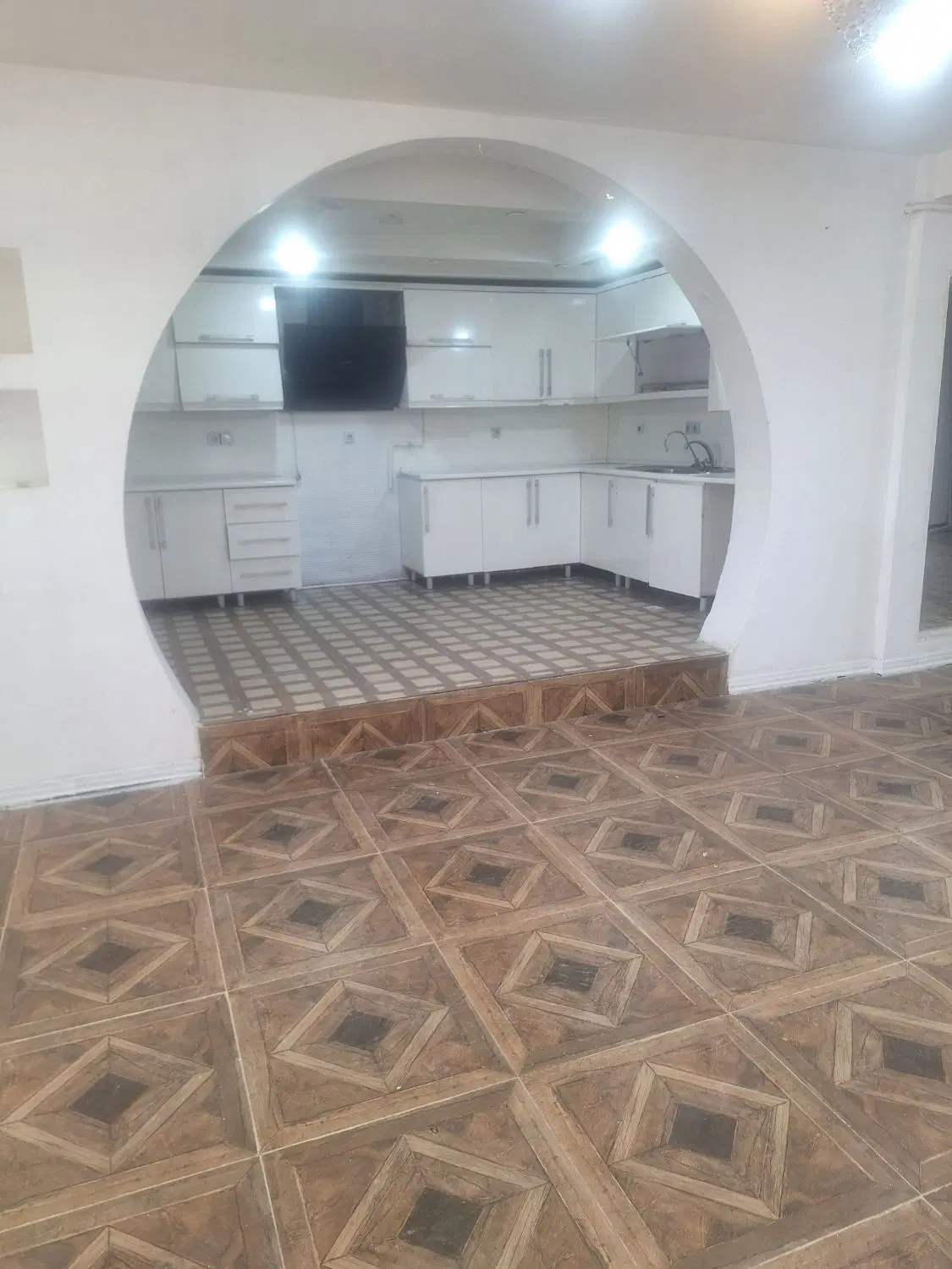 اجاره واحد مسکونی طبقه بالا