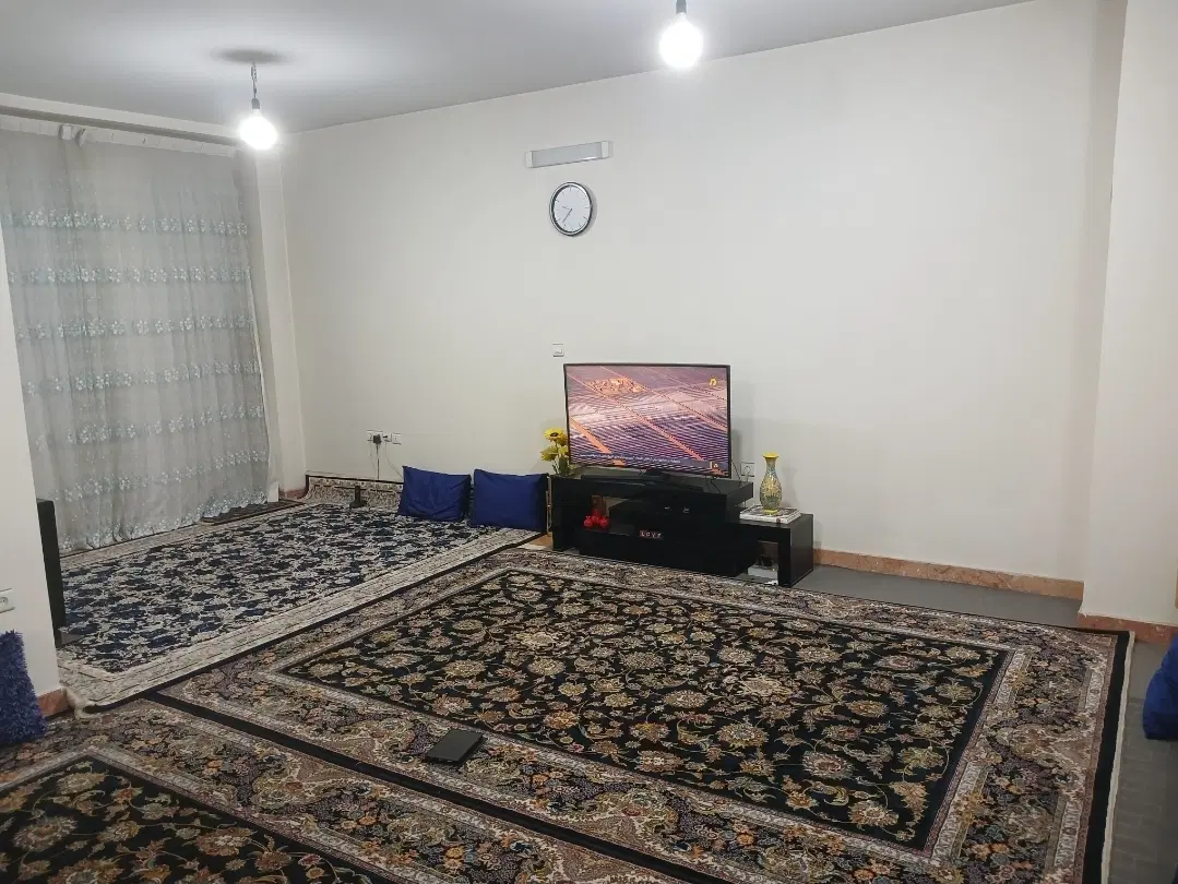 واحد ۸۱ متری غرق نور