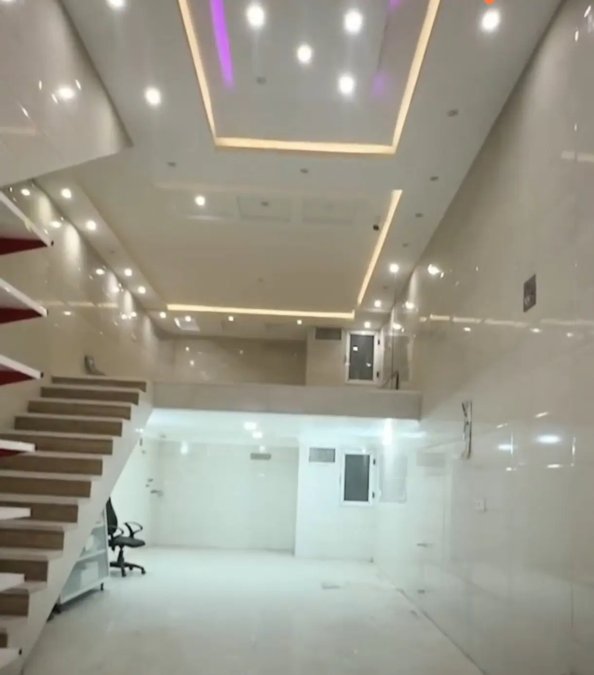 مغازه تجاری82 متری شیک و نوساز اکرم آباد