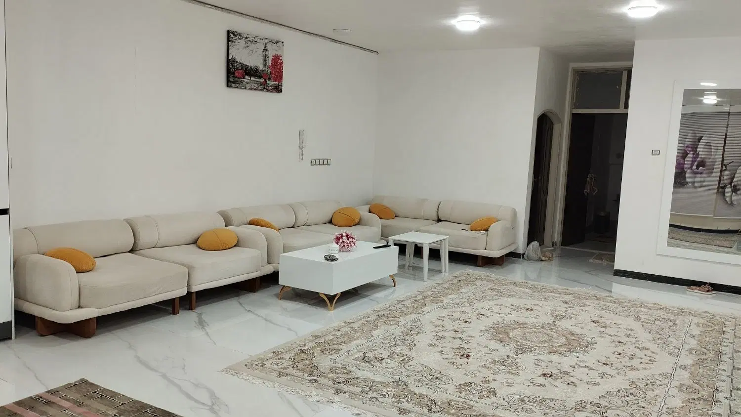منزل مسکونی دو طبقه واقع در ششتمد
