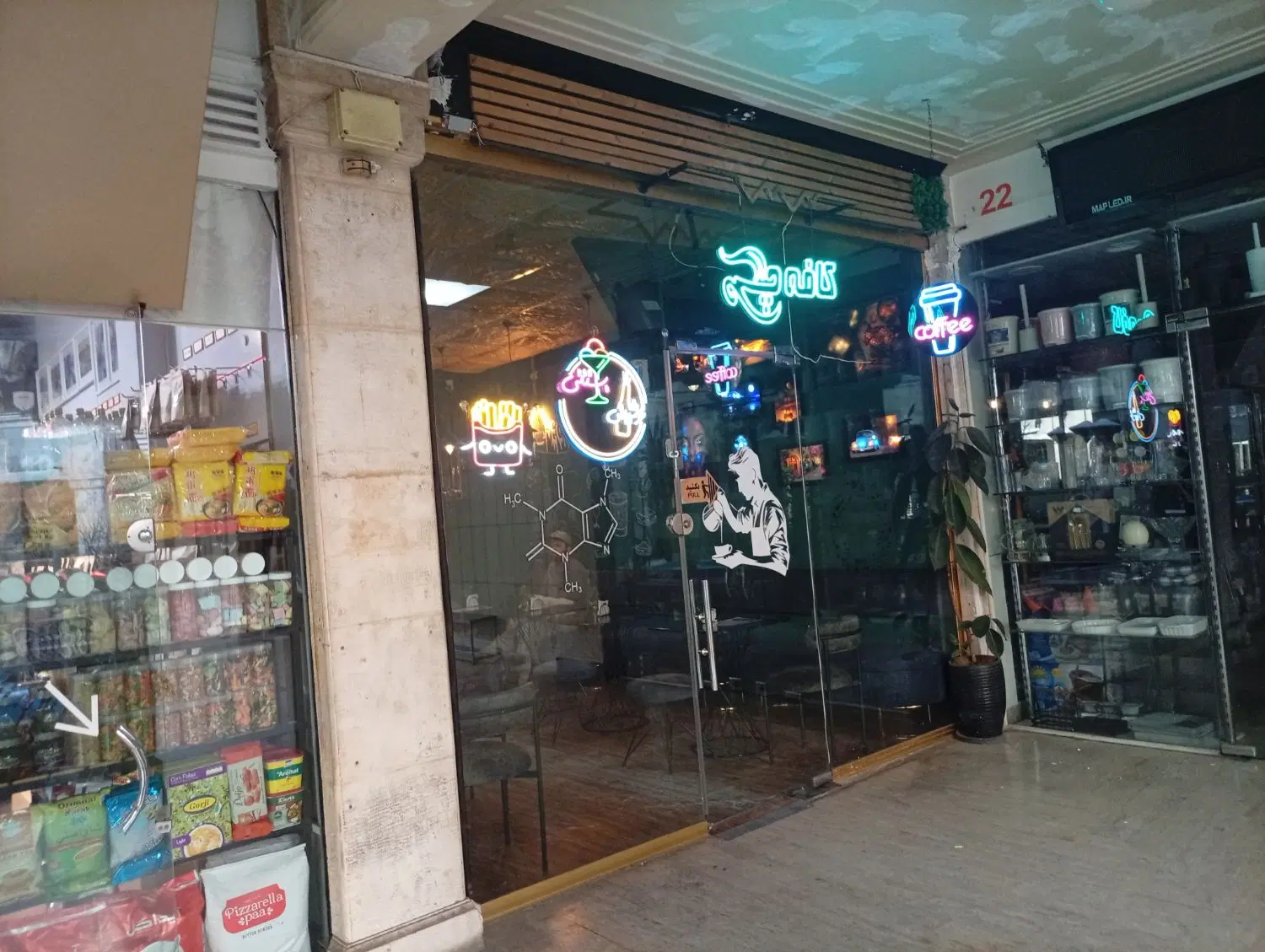 مغازه ۳۳.۴ متری با سند و سرقفلی قطعی