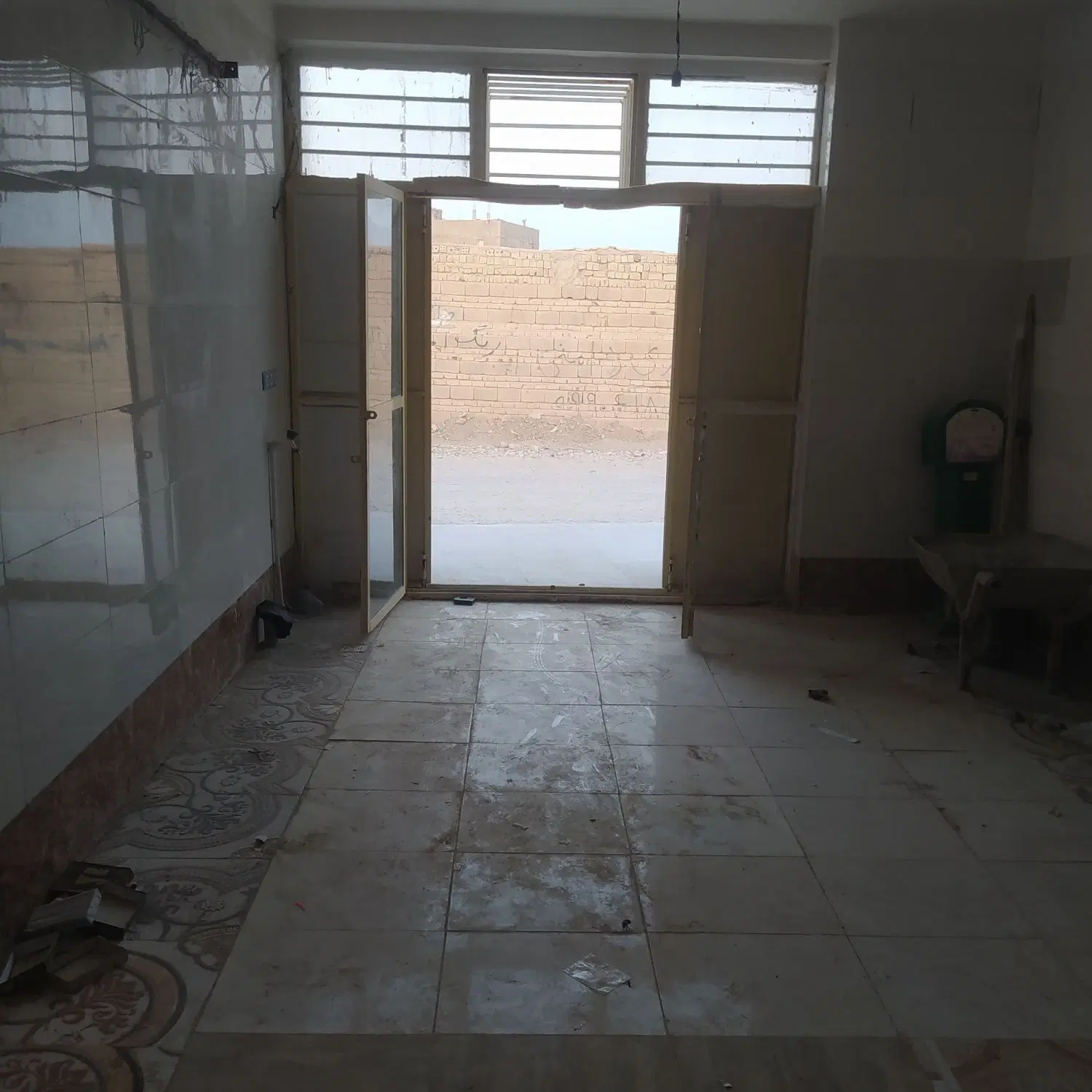 یک باب مغازه نبش خیابان دانشجو 25