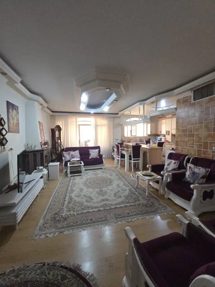 فردوسی رو به آفتاب خوش نقشه