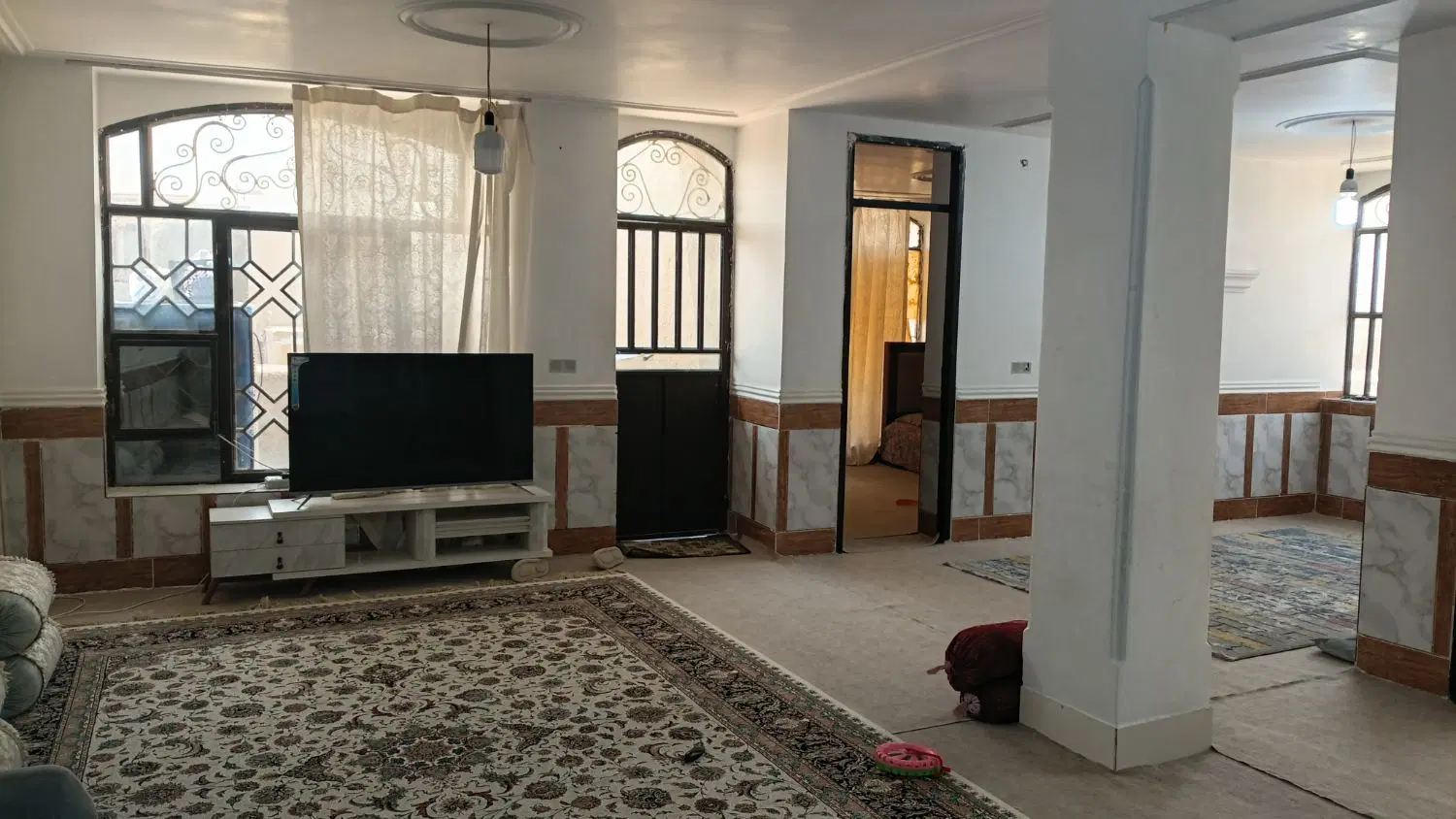 یک باب منزل مسکونی طبقه بالا