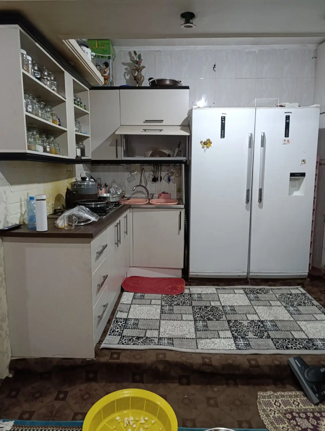 خونه دو طبقه پشت بوم دور چینی شده مرتب