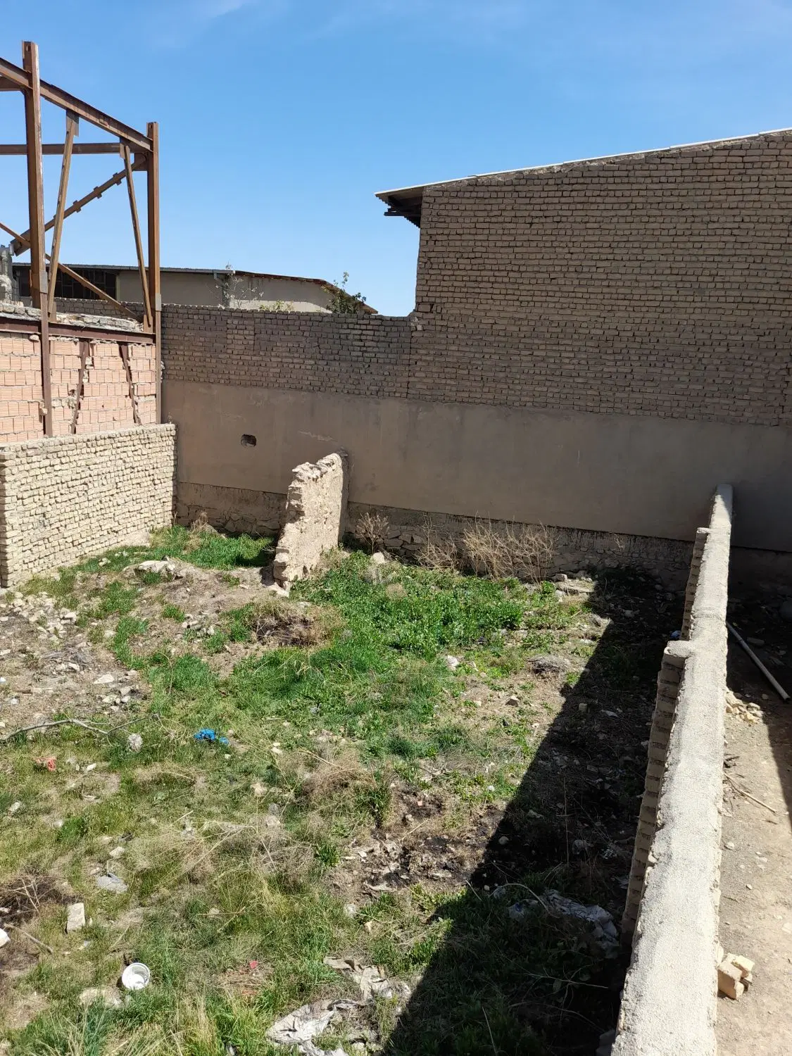 زمین فروشی