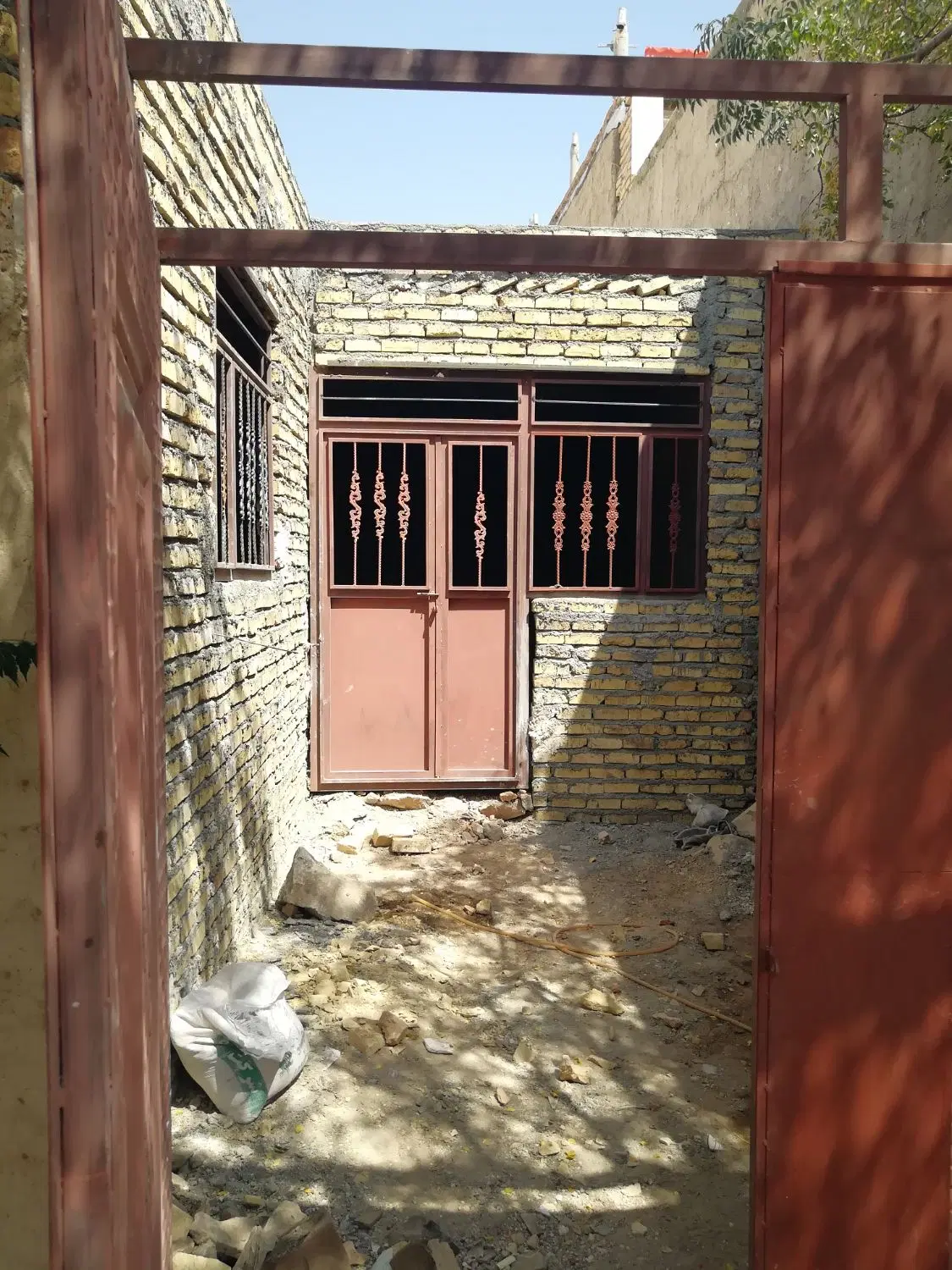 خانه سفتکاری شده حاجی آباد