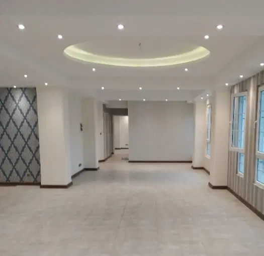 یک نفر همخونه موجه