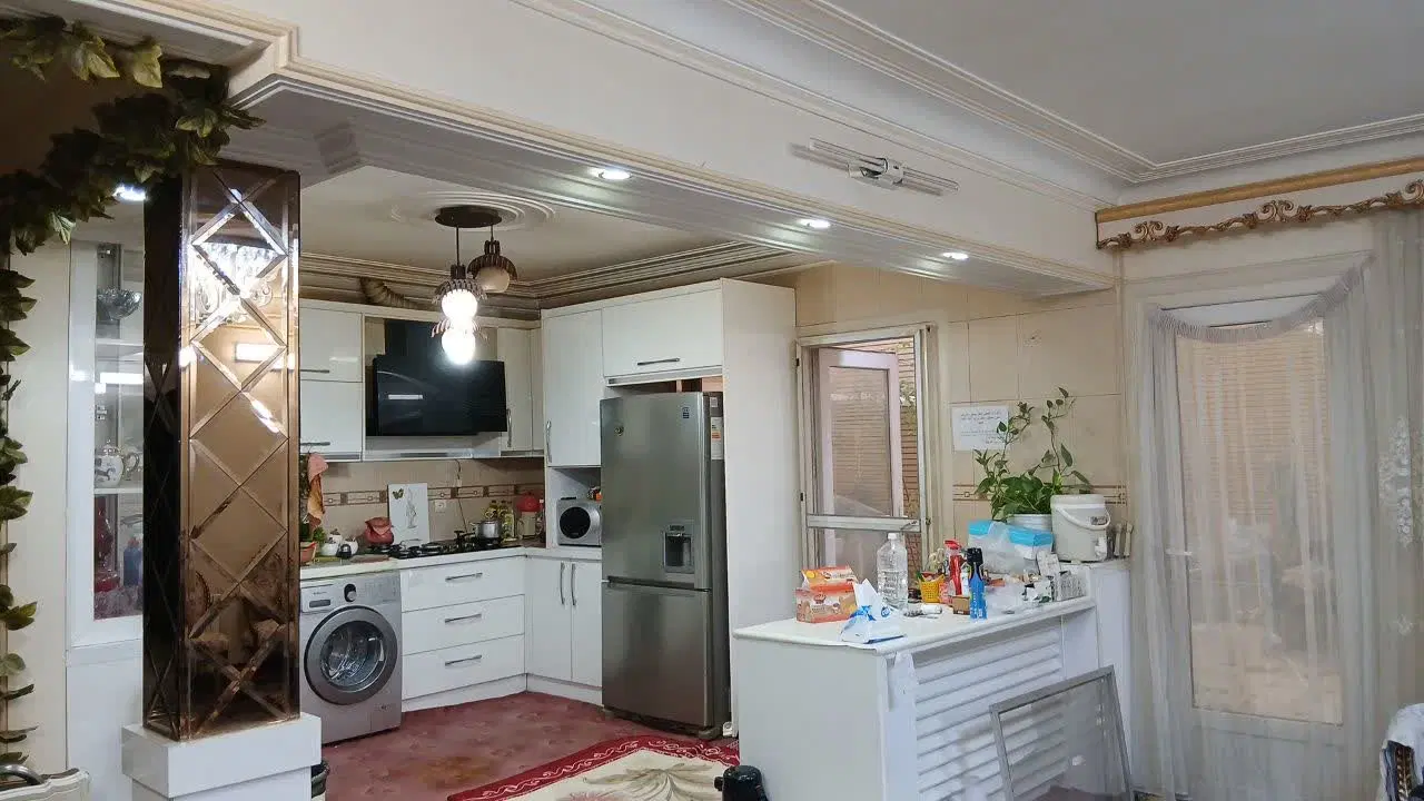 اپارتمان حدودا ۱۵۰ متری با حیاط وپارکینگ