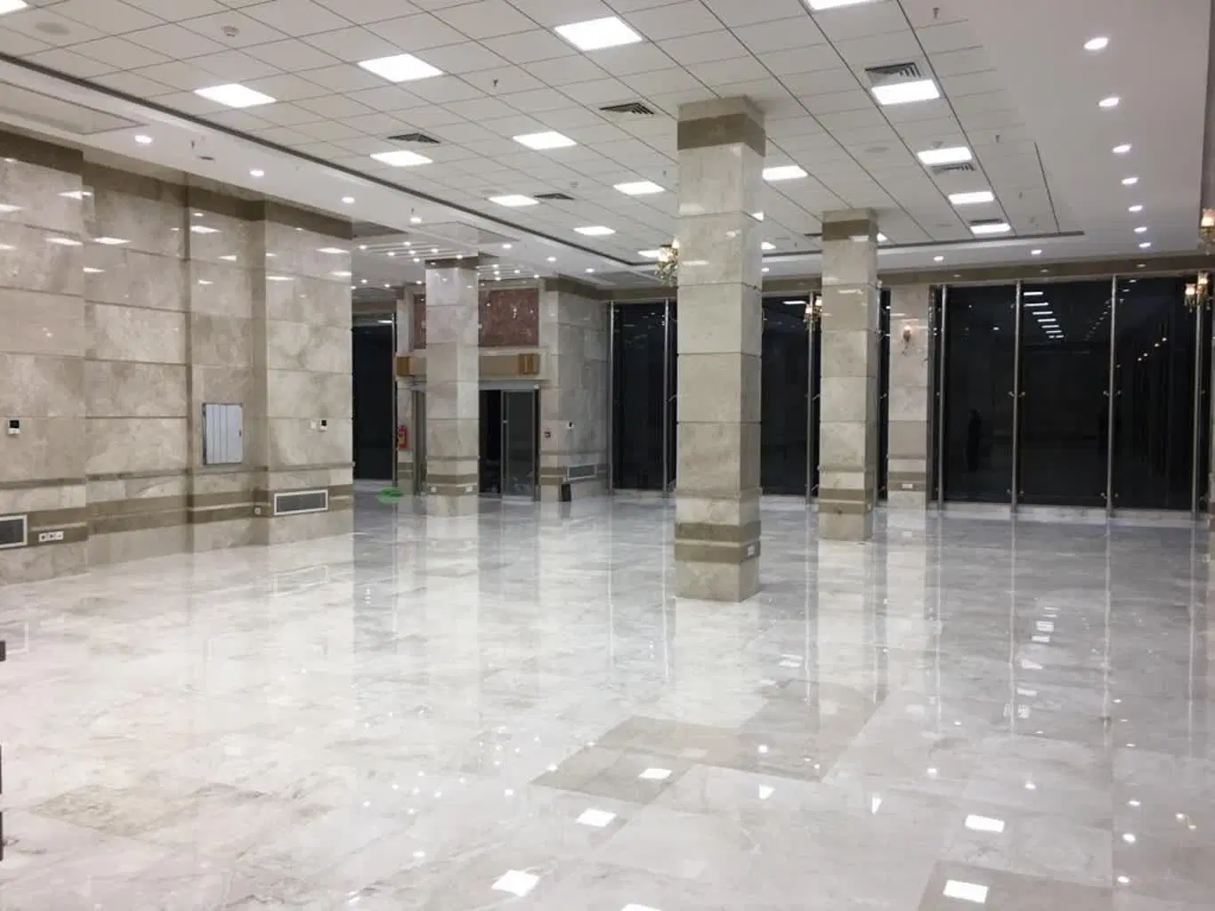 ۴۱۰ متر تجاری+ ۶۰۰ متر پارکینگ بر اصلی فقط برند