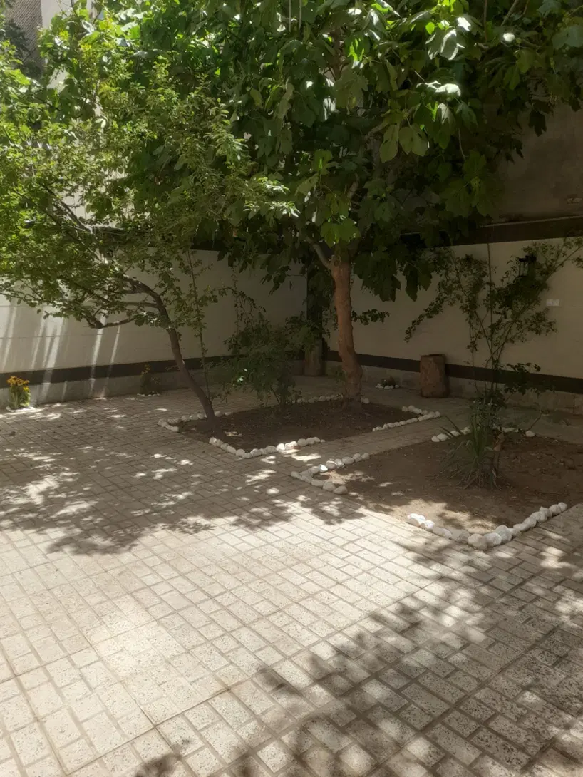 آپارتمان ۱۰۰متر لادن همکف حیاط دار