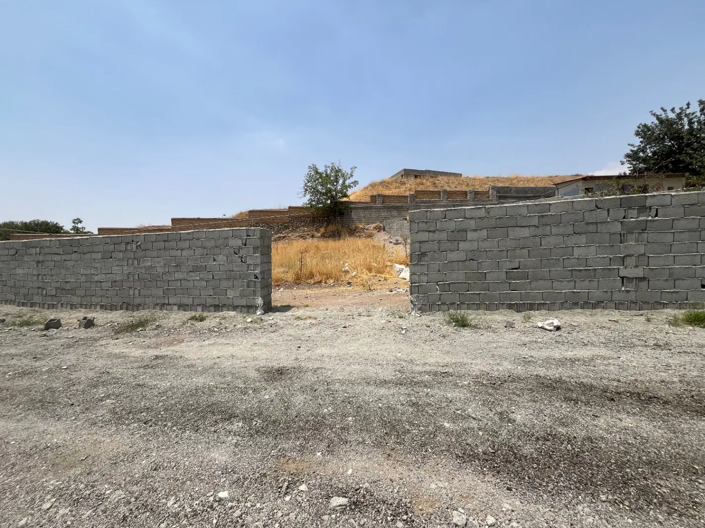 زمین چهاردیواری کوهسار