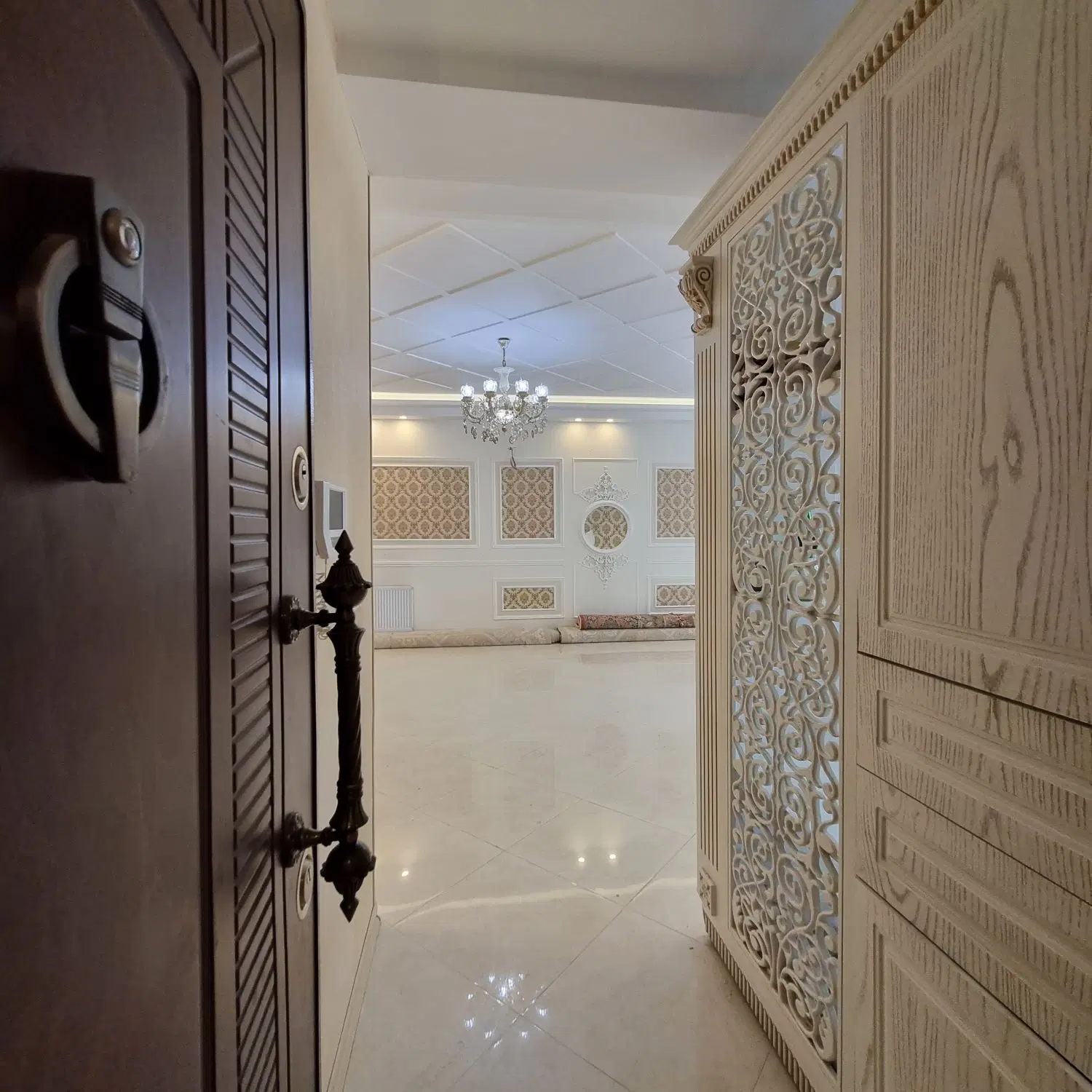 اپارتمان نوساز ۱۳۳متری اندیشه