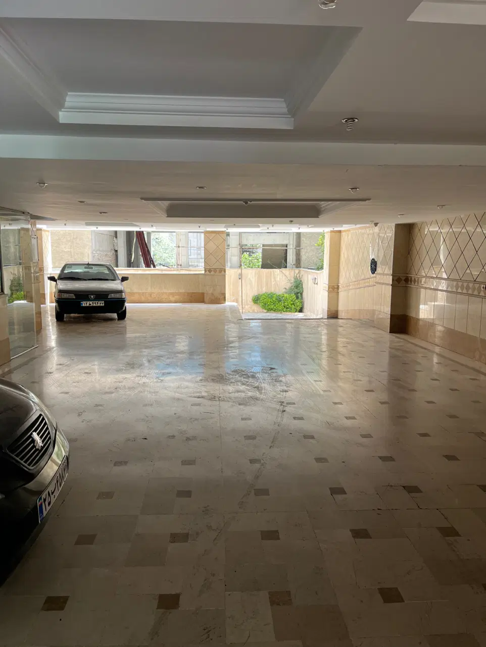 ۷۰متر_فول امکانات_سالن پرده خور_۱۰ساله