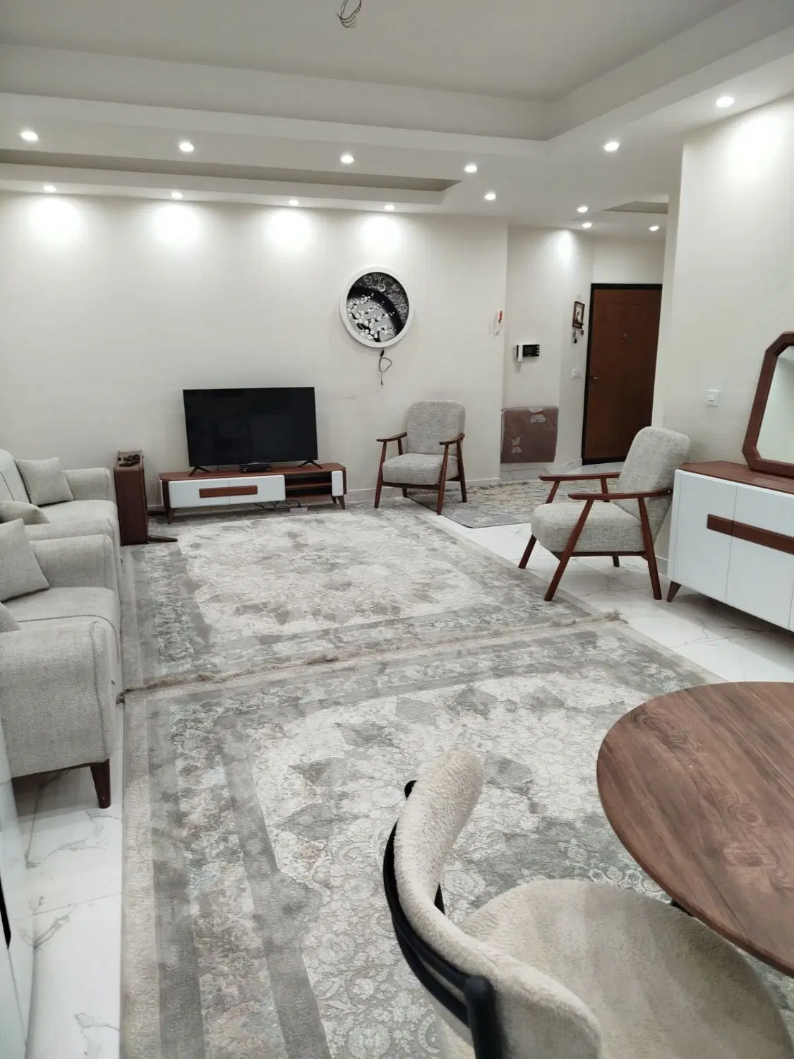 ۶۵ متری تمیز و مرتب فول امکانات